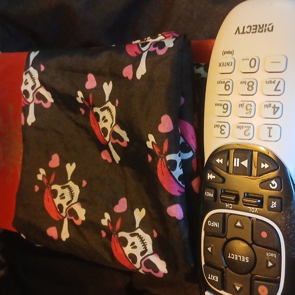 Skull and Crossbone Black and Pink Scarf - Picture 9 of 9